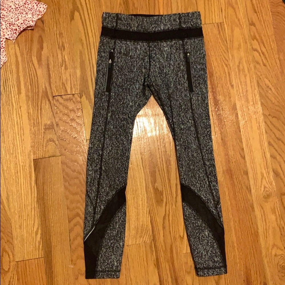 Lulu lemon leggings with mesh detail & zip pockets